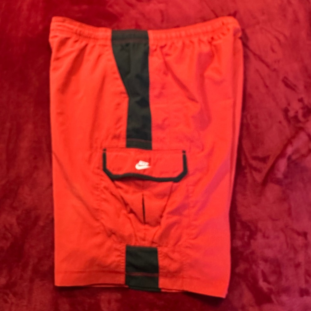 Nike Mens XXL Red Black Cargo Athletic Basketball Shorts Drawstring Pockets